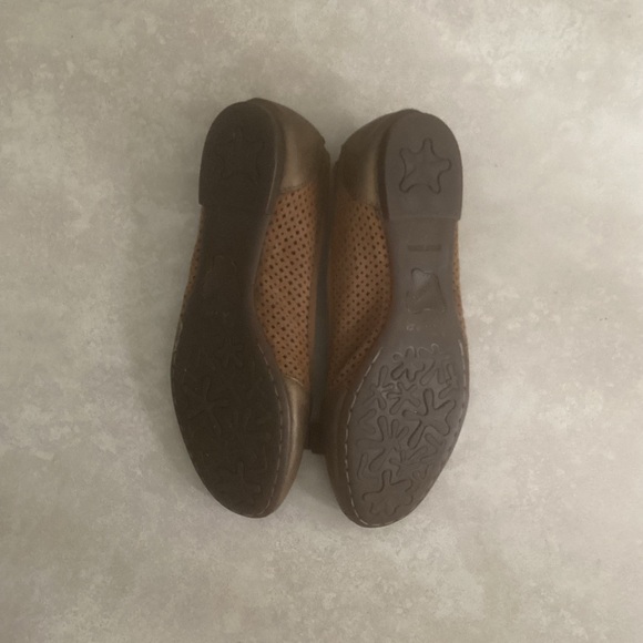 BORN leather ballet flats Sz 8 bronze suede non-slip - Picture 5 of 6